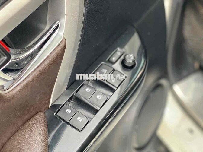 Toyota Fortuner 2.7V AT 2019 Trắng
