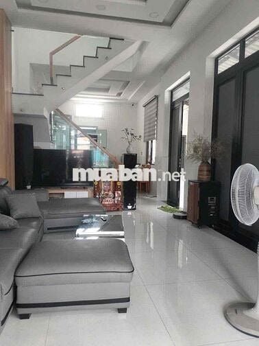 Nhà 3 lầu 6x15 góc 2 mặt tiền hẻm có nội thất