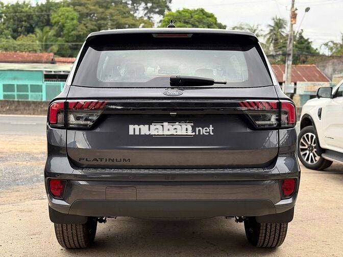 Ford Everest Platinum Xám xe sẵn giao ngay