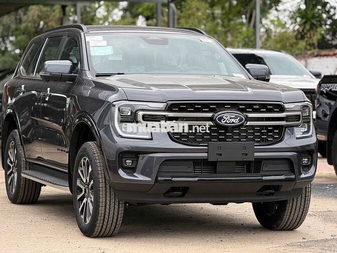 Ford Everest Platinum Xám xe sẵn giao ngay