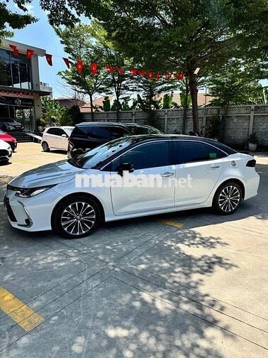 Toyota Altis 1.8V 2025 Trắng 14.000 Km
