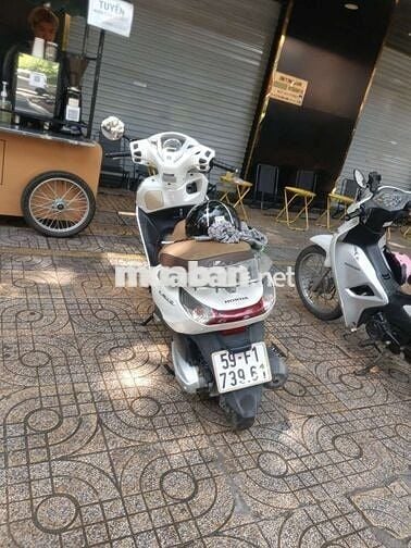 Honda Lead Trắng Xăng