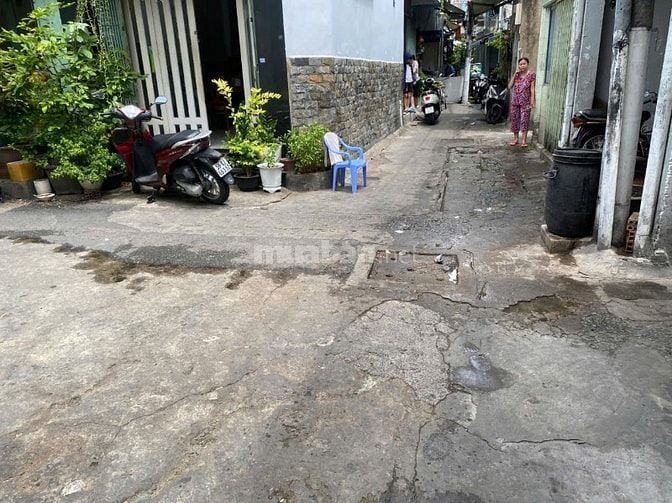 Nhà phố , đường Lê thị bạch cát , quận 11 . 