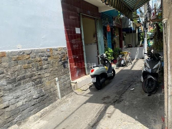 Nhà phố , đường Lê thị bạch cát , quận 11 . 
