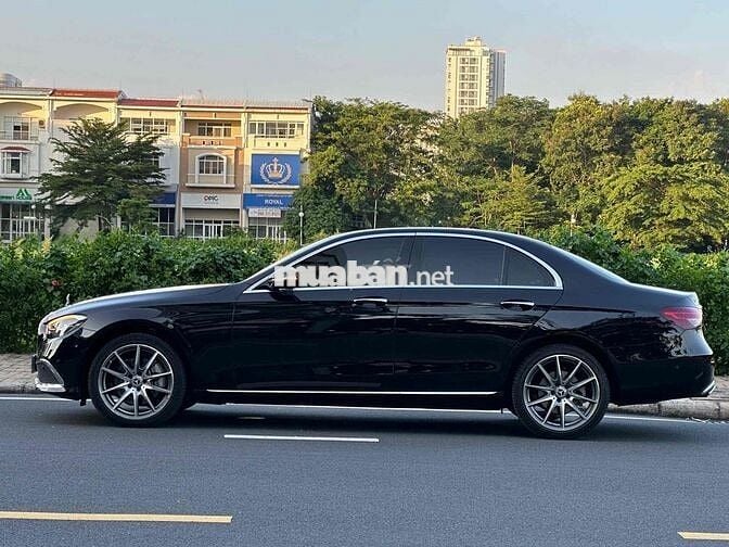 Mercedes-Benz C300 2022 Đen 13.000km