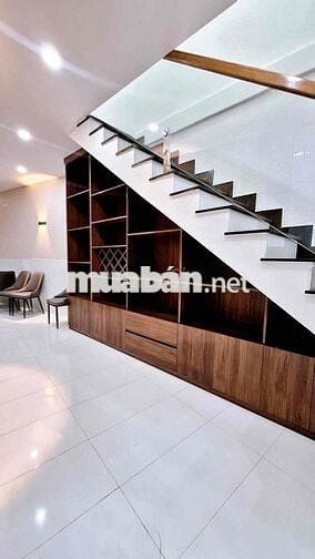 Bán gấp nhà Mặt tiền ngay chợ cổng sau,  cty Pouchen