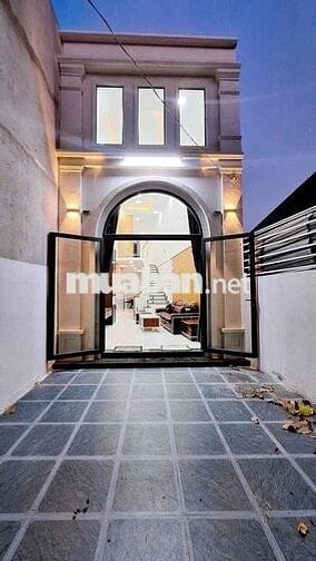 Bán gấp nhà Mặt tiền ngay chợ cổng sau,  cty Pouchen