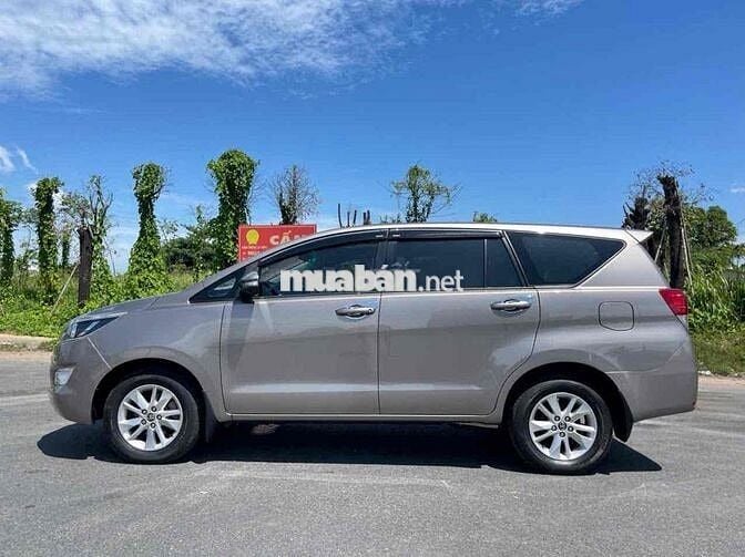 Toyota Innova 2016 Nâu đồng