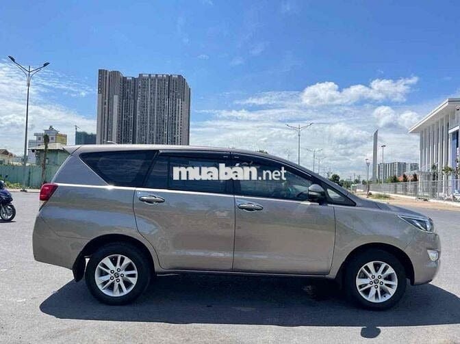 Toyota Innova 2016 Nâu đồng