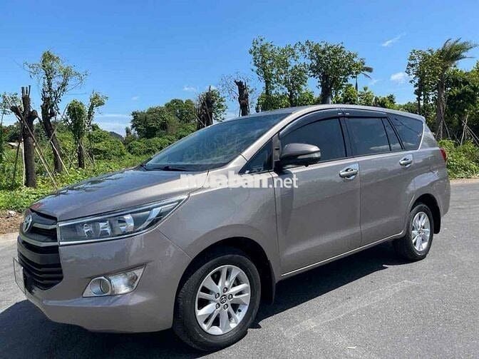 Toyota Innova 2016 Nâu đồng