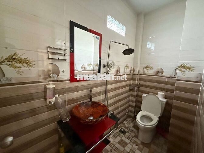 Nhà Đẹp 1 Trệt 3 Lầu Mặt Tiền Sonh Hành