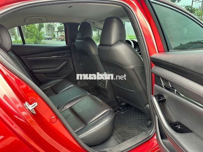Mazda 3 Luxury 2024 màu Đỏ, odo 40.000km