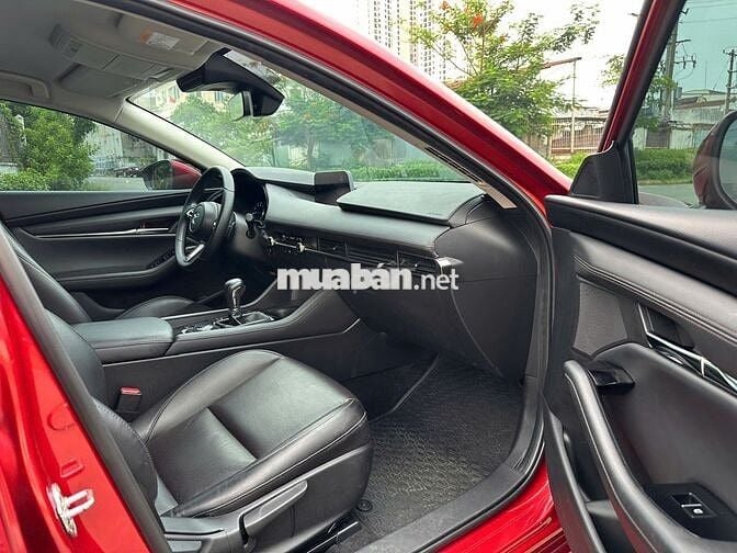 Mazda 3 Luxury 2024 màu Đỏ, odo 40.000km