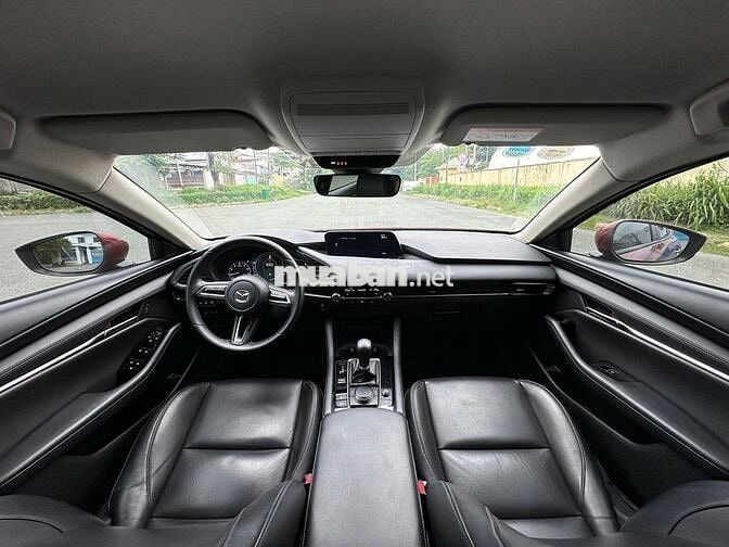 Mazda 3 Luxury 2024 màu Đỏ, odo 40.000km