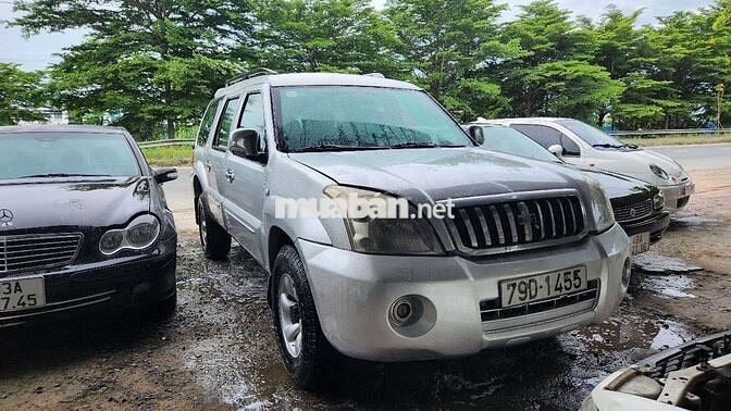 Xe 7 chỗ kiểu dáng Toyota Prado, có đổi xe