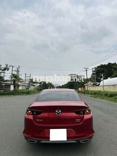 Mazda 3 Luxury 2024 màu Đỏ, odo 40.000km