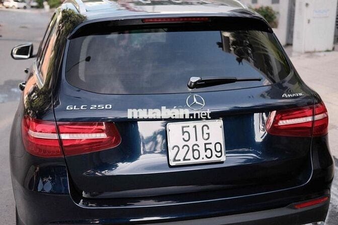 Mercedes-Benz GLC 250 4MATIC 2016 Xanh đen