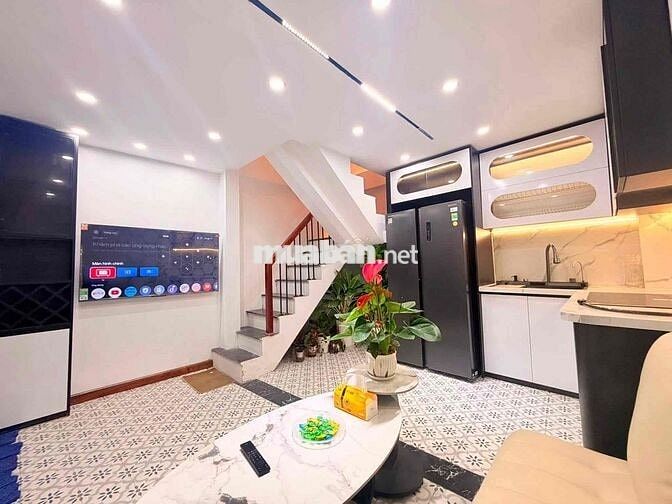 nhà nhìn ra phố Bạch Mai 30m2 x5T giá 5.6 tỷ 2 thoáng dân xây sổ đỏ CC