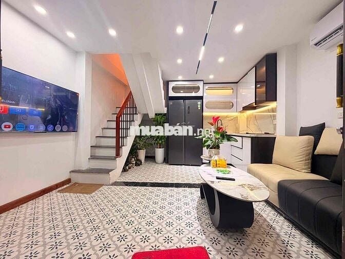 nhà nhìn ra phố Bạch Mai 30m2 x5T giá 5.6 tỷ 2 thoáng dân xây sổ đỏ CC