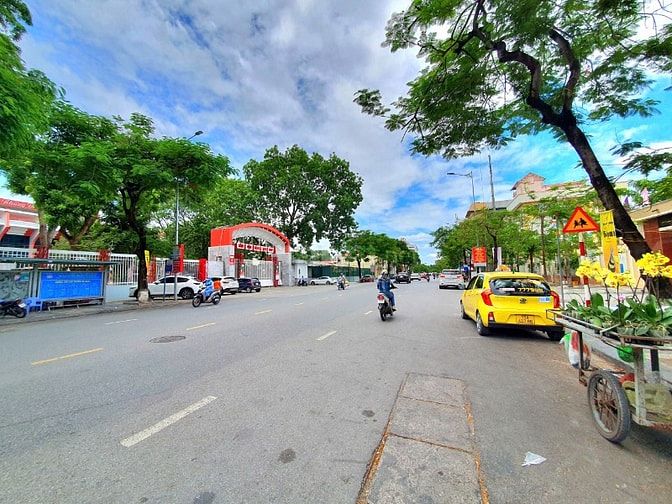 Nhà mặt đường Quán Nam, mặt tiền 5m, đang cho thuê 22tr/tháng