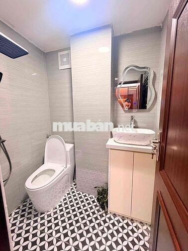 nhà nhìn ra phố Bạch Mai 30m2 x5T giá 5.6 tỷ 2 thoáng dân xây sổ đỏ CC