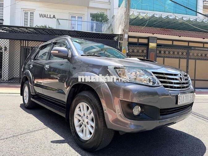 Toyota Fortuner 2.4 G máy dầu số sàn model 2014