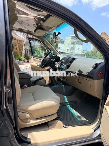 Toyota Fortuner 2.4 G máy dầu số sàn model 2014