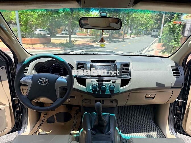 Toyota Fortuner 2.4 G máy dầu số sàn model 2014