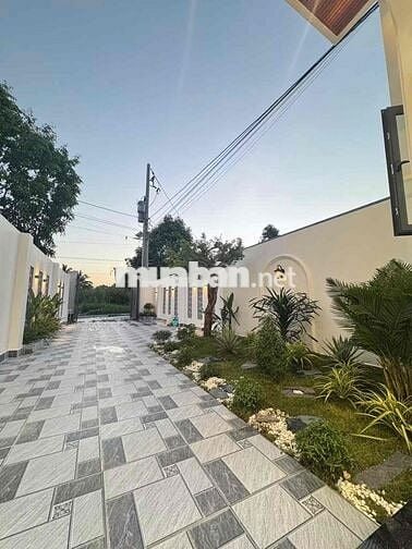 CĂN NHÀ HIỆN ĐẠI SÂN VƯỜN GỐC 2 MẶT TIỀN THUẬN TIỆN MUA BÁN - KINH DOA