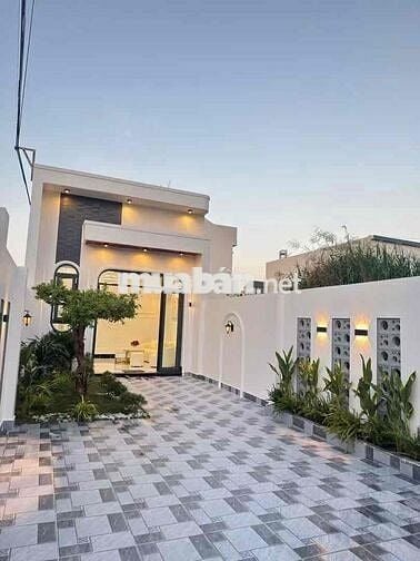 CĂN NHÀ HIỆN ĐẠI SÂN VƯỜN GỐC 2 MẶT TIỀN THUẬN TIỆN MUA BÁN - KINH DOA