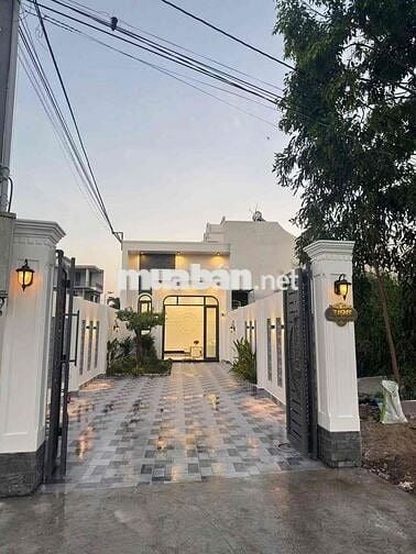 CĂN NHÀ HIỆN ĐẠI SÂN VƯỜN GỐC 2 MẶT TIỀN THUẬN TIỆN MUA BÁN - KINH DOA