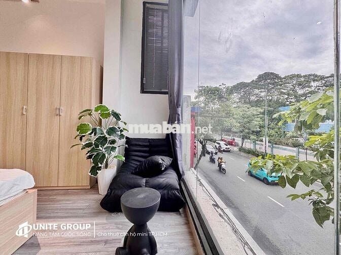 Phòng full kính có cửa số, ngay sân bay , máy giặt riêng