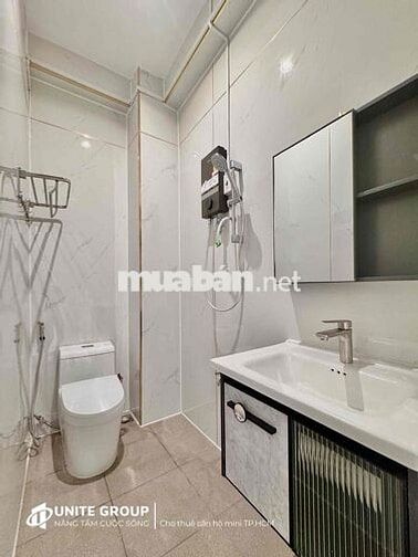 Phòng full kính có cửa số, ngay sân bay , máy giặt riêng