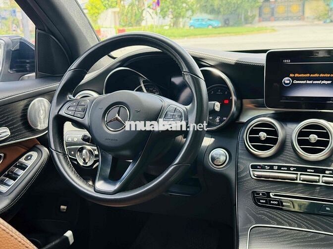 Mercedes-Benz GLC 300 4 Matic 2017 Bạc