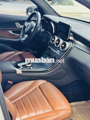 Mercedes-Benz GLC 300 4 Matic 2017 Bạc