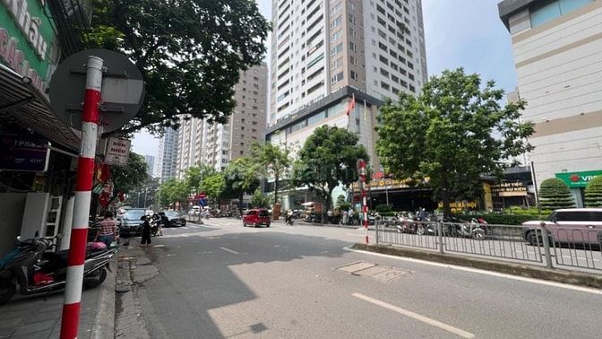 Bán gấp nhà mặt phố Vũ Trọng Phụng, 70m2, 5 tầng, MT 4m, giá 26 tỷ.