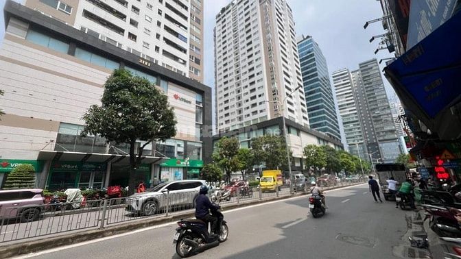 Bán gấp nhà mặt phố Vũ Trọng Phụng, 70m2, 5 tầng, MT 4m, giá 26 tỷ.
