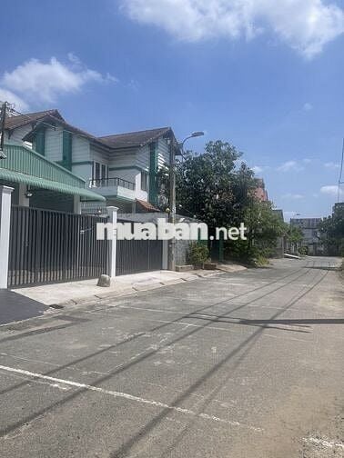 Kho mới 10x29. Mặt tiền đương nhựa, gần đương B.