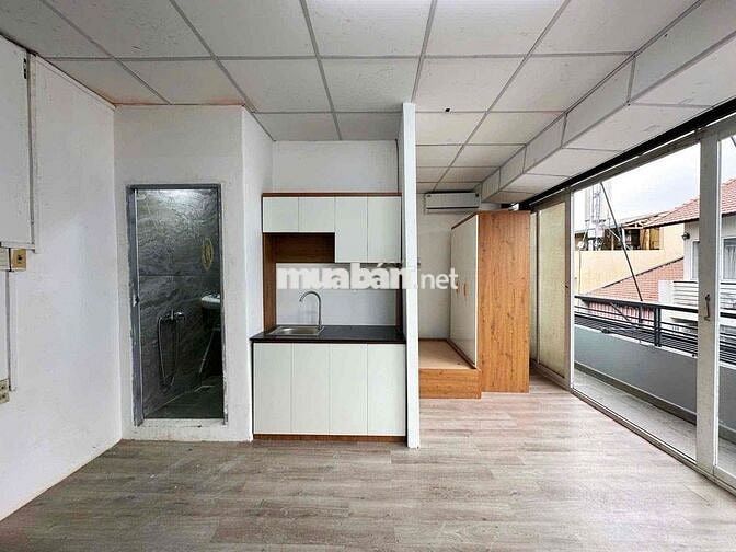 Tách bếp ban công rộng 30m2 siêu thoáng ngay Trường Sa, Quận 3