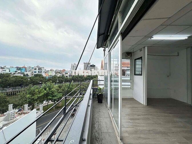 Tách bếp ban công rộng 30m2 siêu thoáng ngay Trường Sa, Quận 3