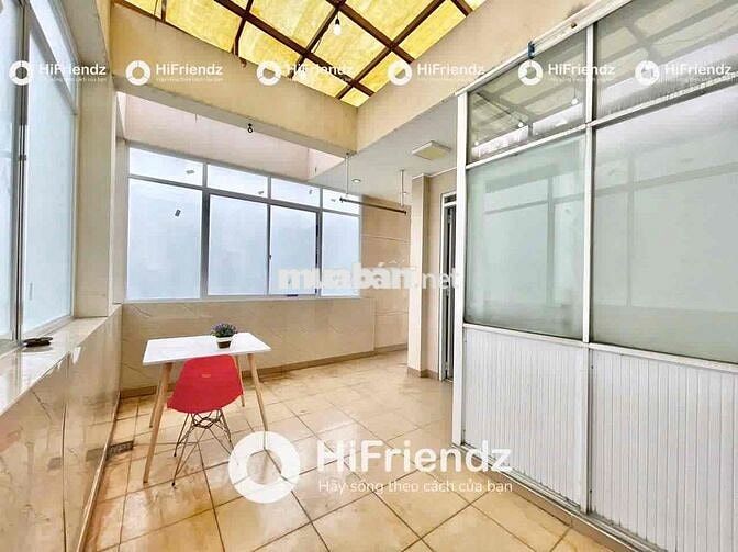 Phòng tách bếp + ban công + full nội thất mới sạch ở Kinh Dương Vương