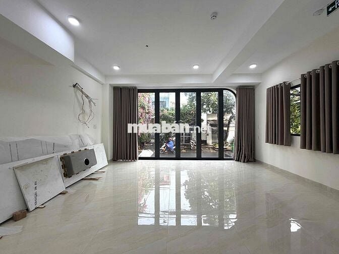 Cho thuê mặt bằng văn phòng, quận 7 - Vị trí trung tâm, lề đường r