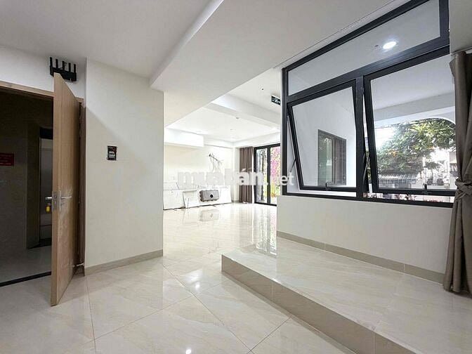 Cho thuê mặt bằng văn phòng, quận 7 - Vị trí trung tâm, lề đường r