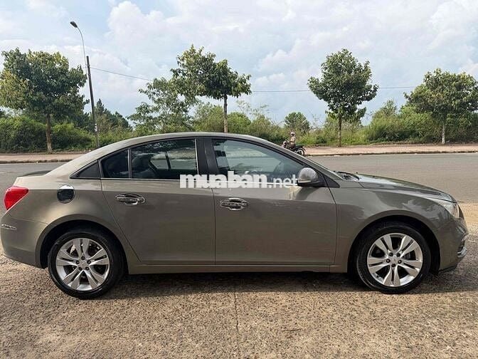 Chevrolet Cruze Số tự động Xám 5 chỗ