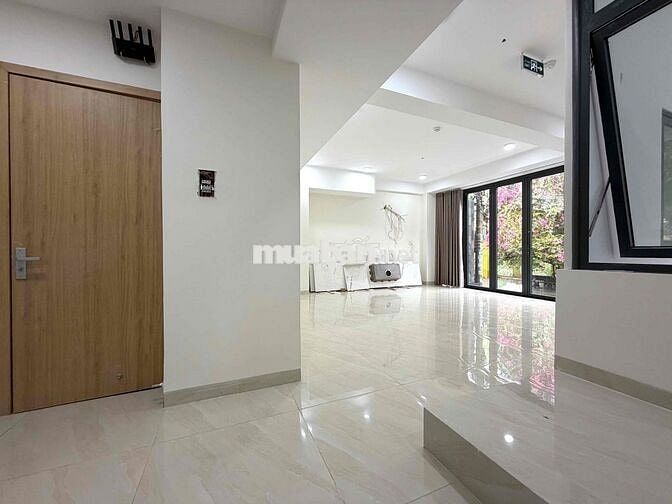 Cho thuê mặt bằng văn phòng, quận 7 - Vị trí trung tâm, lề đường r