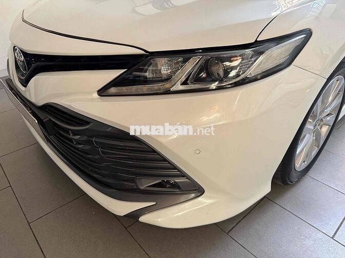 Toyota Camry 2.0G 2019 Trắng Da 5 chỗ
