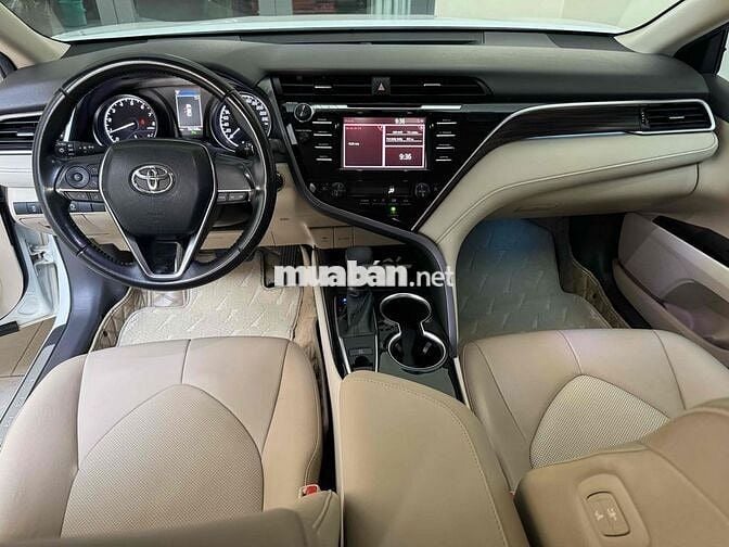 Toyota Camry 2.0G 2019 Trắng Da 5 chỗ