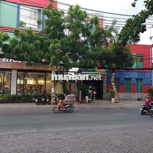 tuyển dọn phòng khách sạn