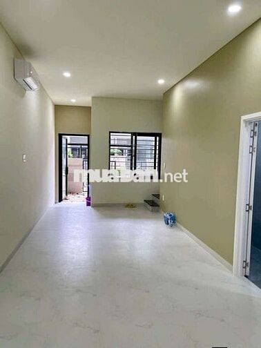 Cho thuê nhà 1 trệt 2 Lầu 3 Phòng ngủ 4 máy lạnh ngã tư Bình Chuẩn BD