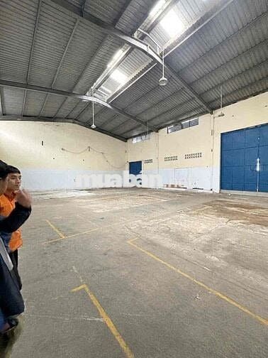 KHO NGAY MT ĐƯỜNG, Xe cont ra vào. Pccc đầy đủ.